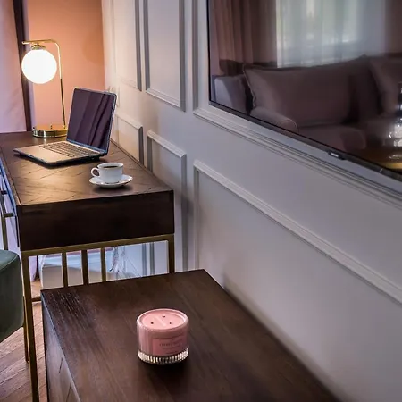 Hotel apartamentowy H *